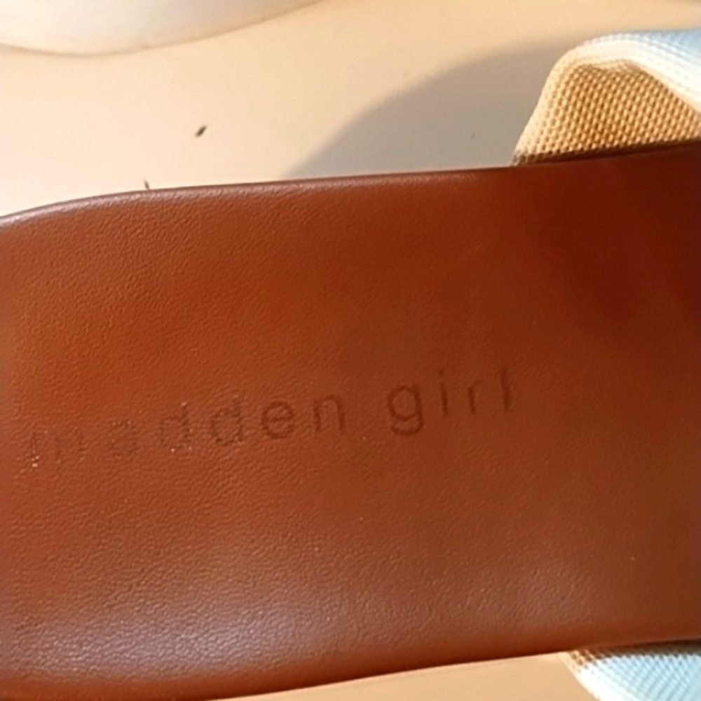 Madden Girl Cream and Brown Slide Sandals Good Condition Size 8. - Picture 6 of 8